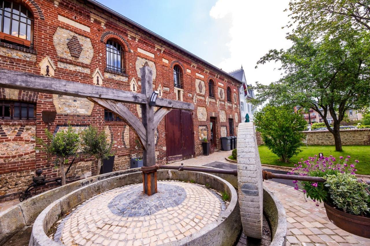 Hotel Et Spa Le Lion D'Or Pont-Évêque Exterior foto